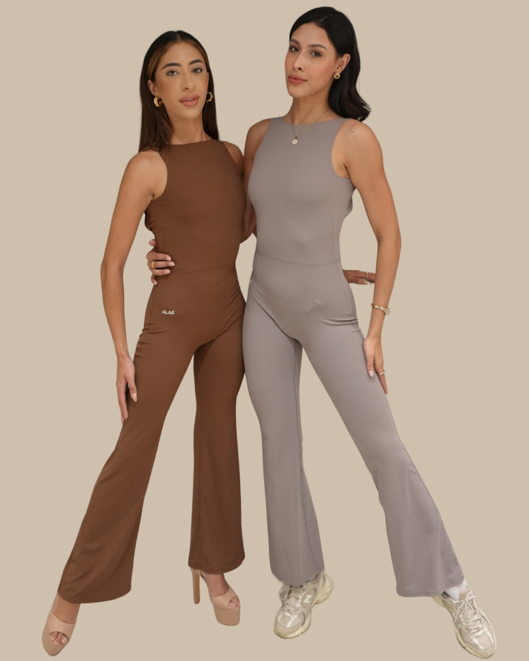 FLOW FLARE – Mono acampanado color topo