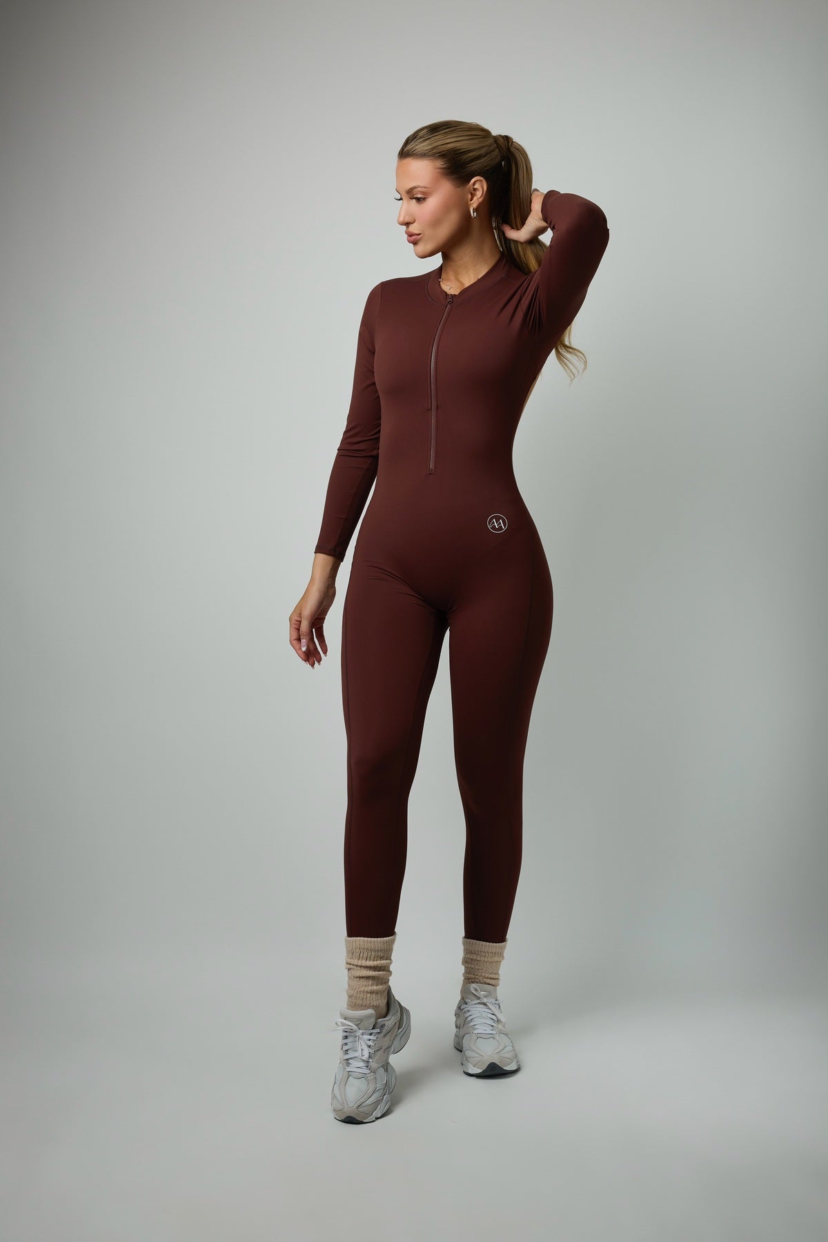 BACKSTAGE BOMBSHELL – Brown Long Sleeve Open-Back Jumpsuit